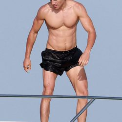 Álex González con el torso desnudo en Ibiza