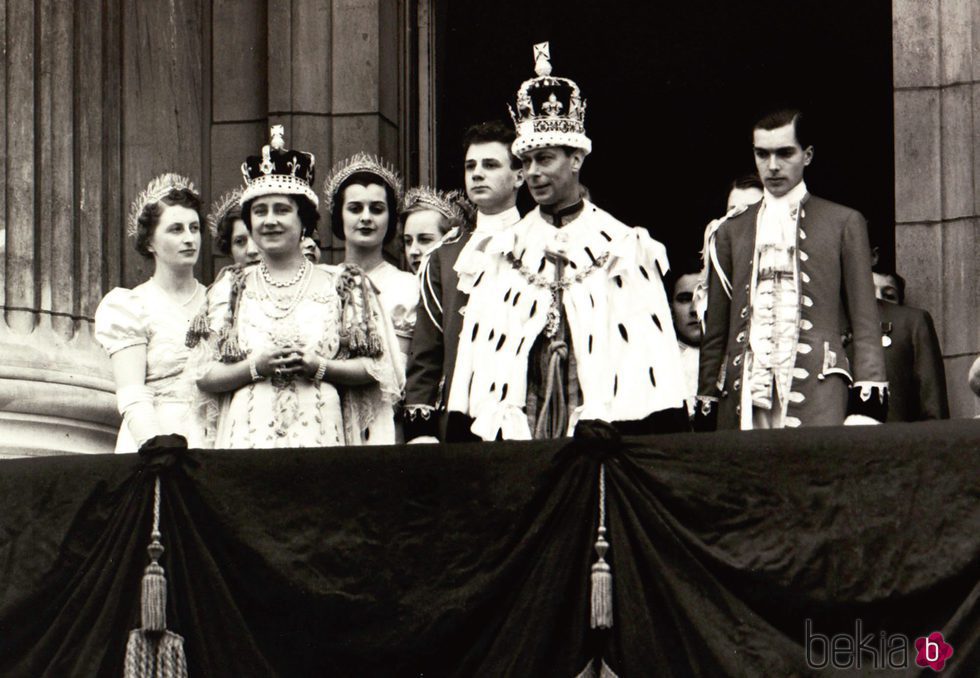 El Rey Jorge VI en su coronación junto a la Reina Isabel