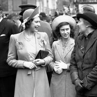 La Reina Isabel y la Princesa Margarita en 1945