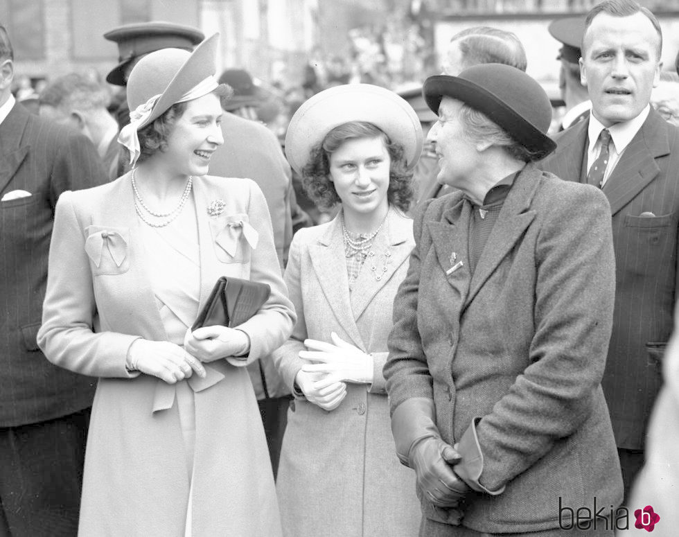 La Reina Isabel y la Princesa Margarita en 1945