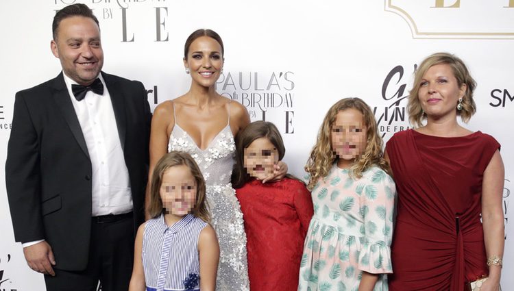 Paula Echevarría celebrando su 40 cumpleaños con su hermano, su cuñada, su hija Daniella y sus sobrinas