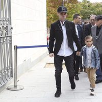 Fonsi Nieto con su hijo Lucas en el homenaje póstumo a Ángel Nieto en Madrid