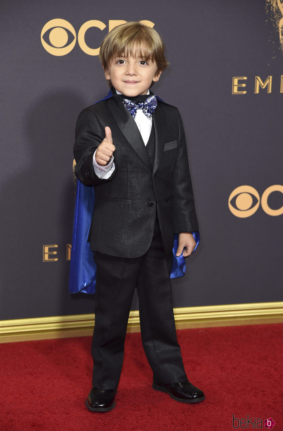 Jeremy Maguire en la alfombra roja de los Premios Emmy 2017