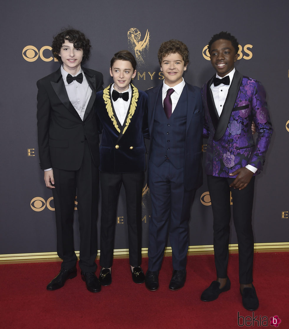 Los protagonistas de 'Stranger Things' en la alfombra roja de los Premios Emmy 2017