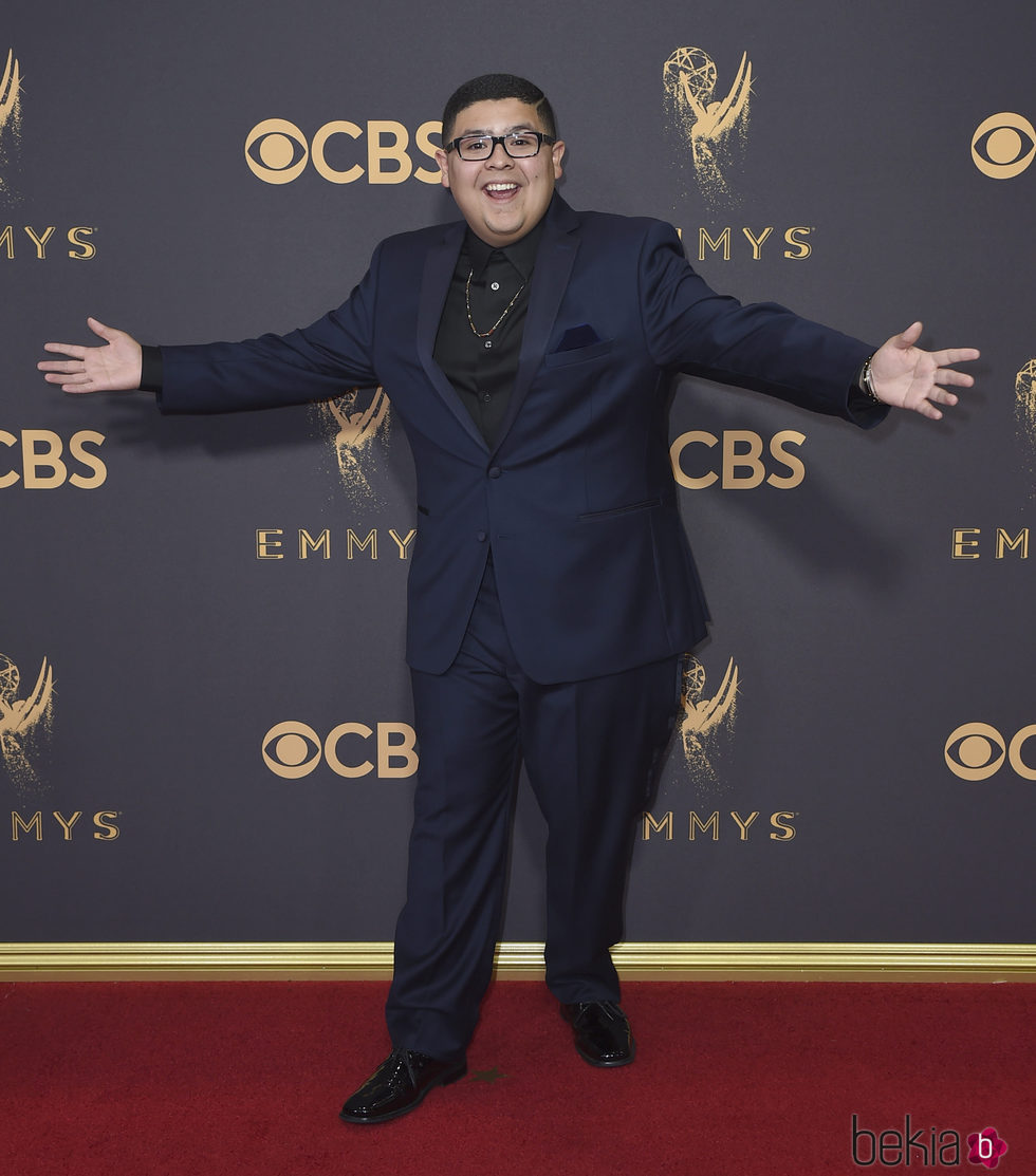 Rico Rodriguez en la alfombra roja de los Premios Emmy 2017