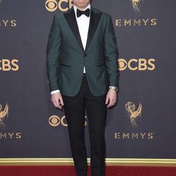 Jesse Tyler Ferguson en la alfombra roja de los Premios Emmy 2017