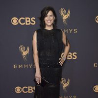 Neve Campbell en la alfombra roja de los Premios Emmy 2017