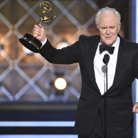 John Lithgow agradeciendo su Emmy 2017 a Mejor actor de reparto de drama