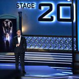 Stephen Colbert ejerciendo de maestro de ceremonias de los Premios Emmy 2017