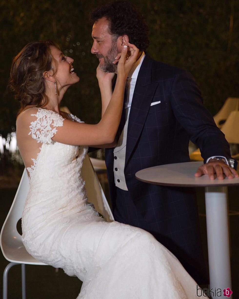 Cristina Alarcón y José Luis García-Pérez, muy cariñosos el día de su boda