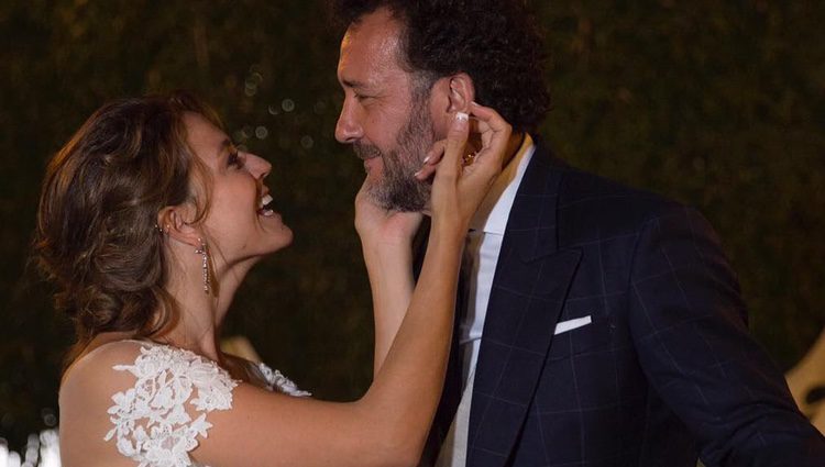 Cristina Alarcón y José Luis García-Pérez, muy cariñosos el día de su boda