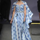 Helen Lindes desfilando para Ion Fiz en Madrid Fashion Week primavera/verano 2018