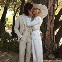Miriam Giovanelli y Xabi Ortega besándose el día de su boda