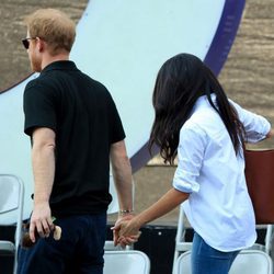 El Príncipe Harry y Meghan Markle pasean cogidos de la mano en los Invictus Games de Toronto