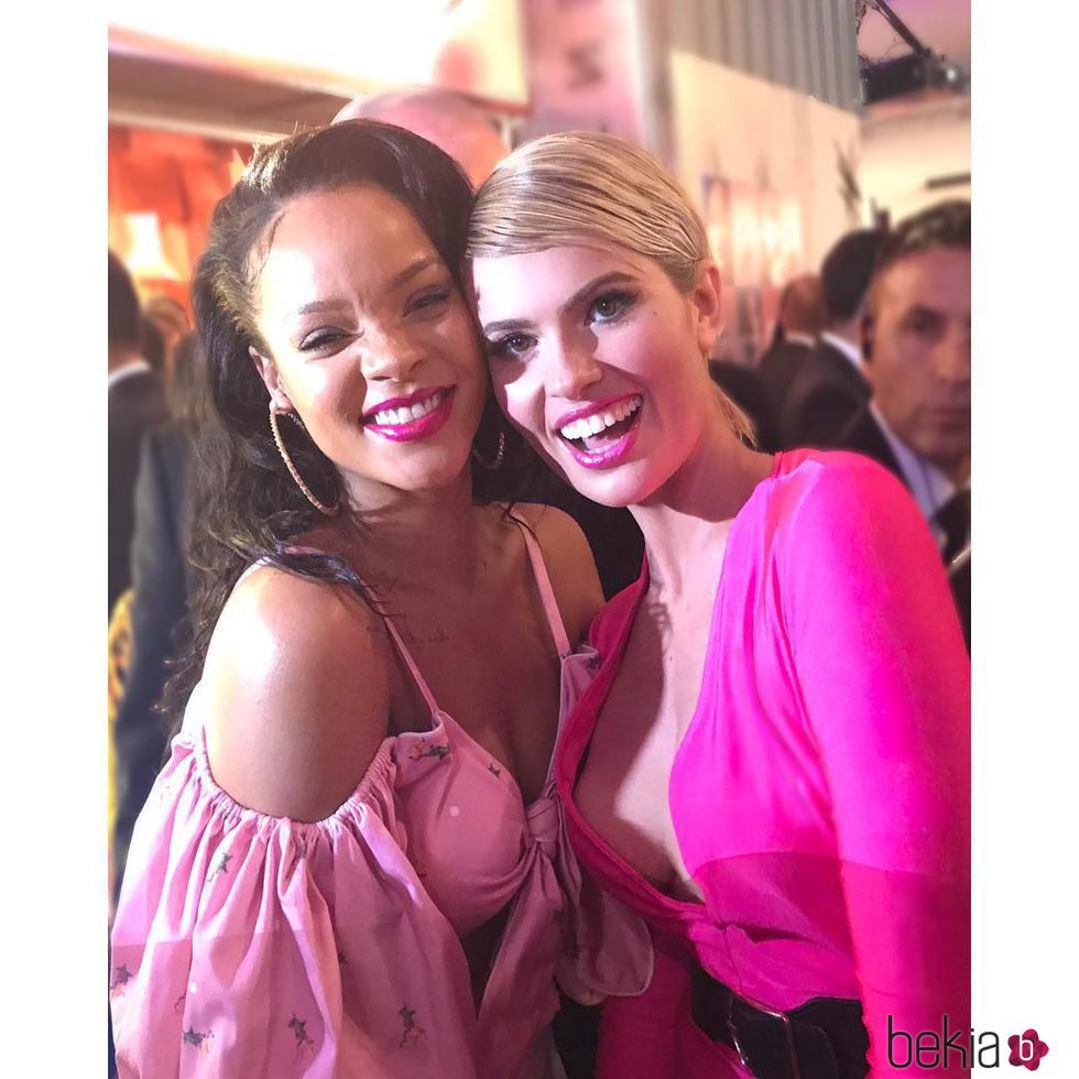 Adriana Abenia y Rihanna en una fiesta de Sephora