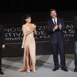 Penelope Cruz, Javier Bardem y todo el equipo de 'Loving Pablo' en San Sebastián