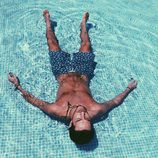 Beltrán Lozano presumiendo de cuerpazo en la piscina