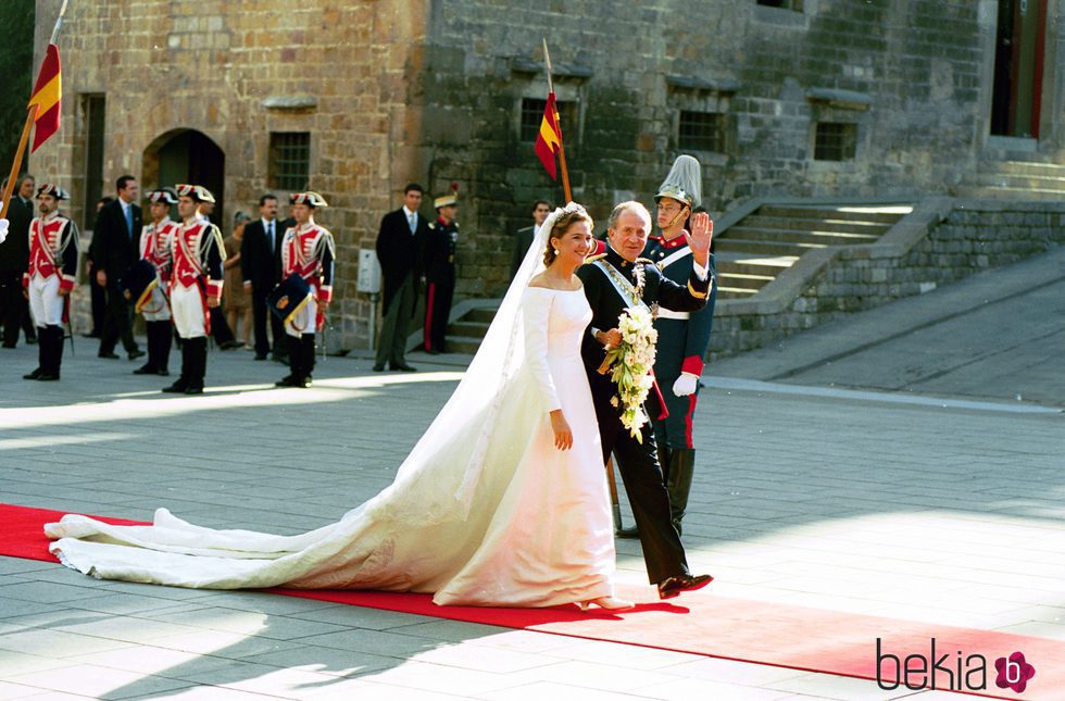 La Infanta Cristina llega a su boda con Iñaki Urdangarin junto al Rey Juan Carlos