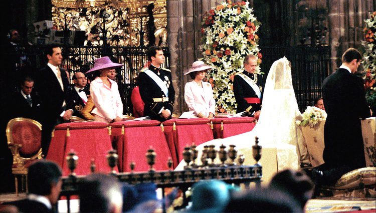 La Familia Real en la boda de la Infanta Cristina e Iñaki Urdangarin en la Catedral de Barcelona