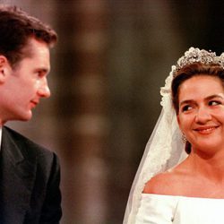 La Infanta Cristina e Iñaki Urdangarin se dedican una tierna mirada en su boda