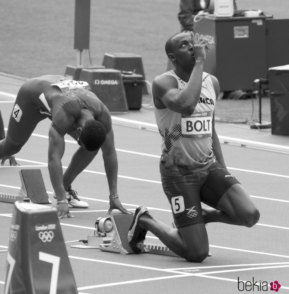 Usain Bolt con unas zapatillas Puma