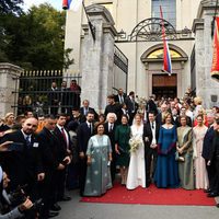 La Reina Sofía, Victoria de Suecia con los novios y otros invitados en la boda de Felipe de Serbia y Danica Marinkovic