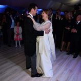 Felipe de Serbia y Danica Marinkovic bailando en su boda