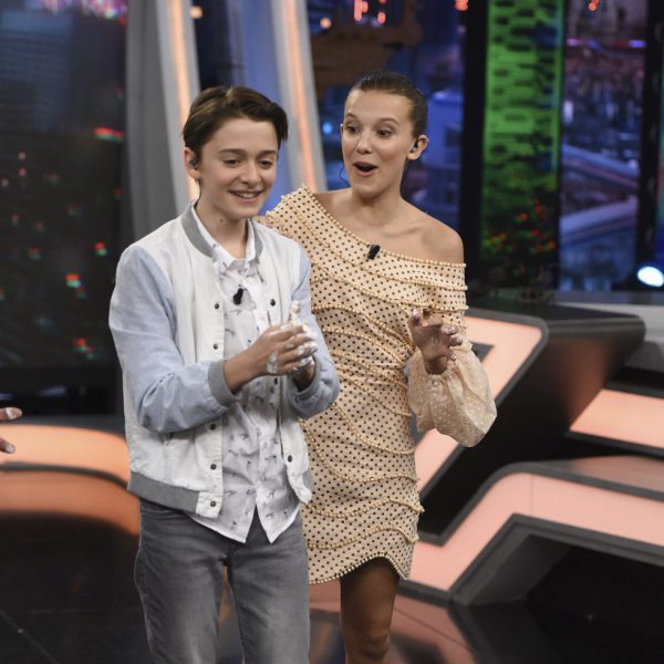 Noah Schnapp y Millie Bobby Brown en el programa 'El Hormiguero' - Foto