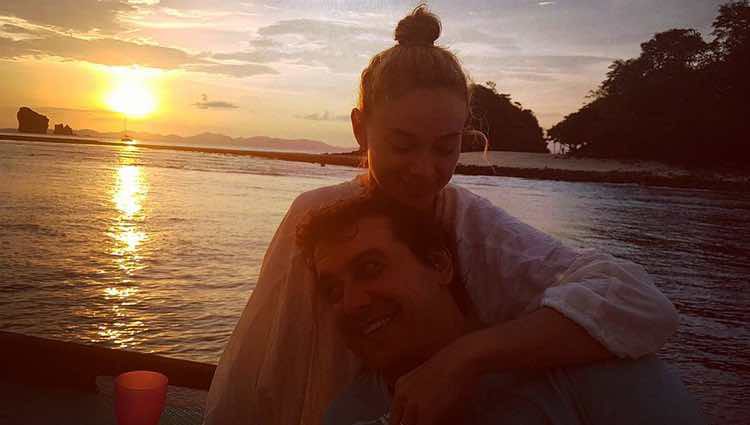 Marta Hazas y Javier Veiga disfrutando de un atardecer en Tailandia