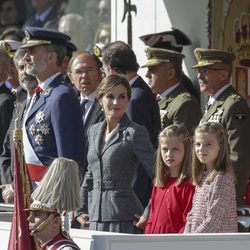 Los Reyes Felipe y Letizia y sus hijas Leonor y Sofía en el Día de la Hispanidad 2017