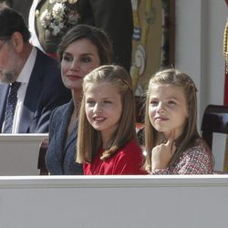 La Princesa Leonor y la Infanta Sofía en el Día de la Hispanidad 2017