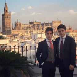 Froilán y Gonzalo Caballero vestidos en boda en Sevilla