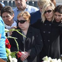 Eugenia Martínez de Irujo y su hija Cayetana Rivera muy tristes tras la muerte de la Duquesa de Alba