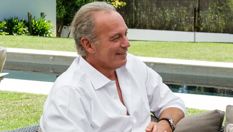 Bertín Orborne haciendo una entrevista a Fernando Romay en 'Mi casa es la tuya'