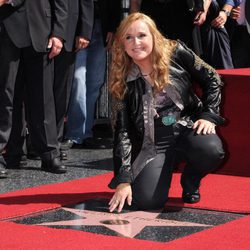Melissa Etheridge recibiendo su estrella en el Paseo de la Fama de Hollywood