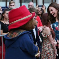Kate Middleton ríe divertida junto al oso Paddington