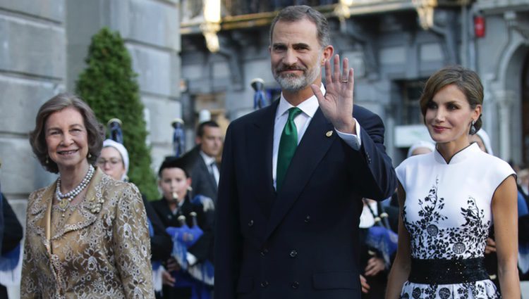 Los Reyes Felipe y Letizia y la Reina Sofía en los Premios Princesa de Asturias 2017