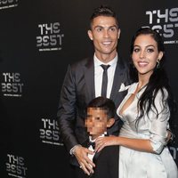 Cristiano Ronaldo, Cristiano Ronaldo Junior y Georgina Rodríguez en la gala de los Premios The Best Fifa 2017