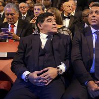 Diego Armando Maradona y Ronaldo en la gala de los Premios The Best Fifa 2017