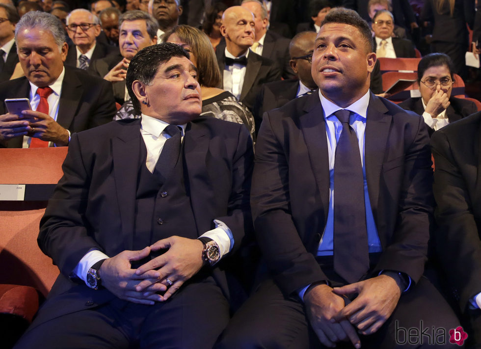 Diego Armando Maradona y Ronaldo en la gala de los Premios The Best Fifa 2017