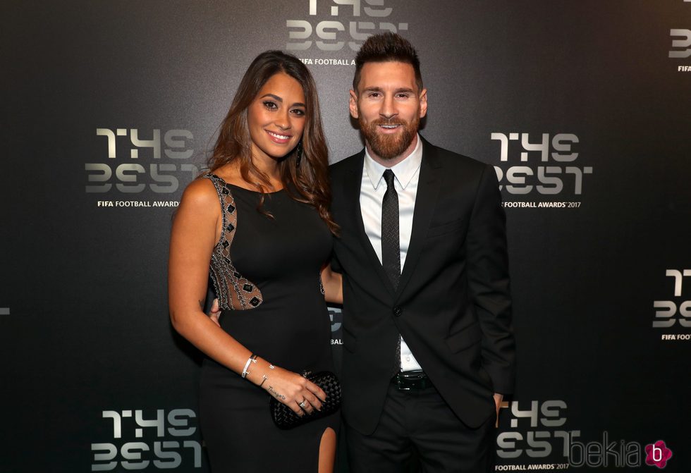 Antonella Roccuzzo y Leo Messi en la gala de los Premios The Best Fifa 2017