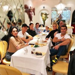 Cristiano Ronaldo con Georgina Rodríguez y toda su familia de comida