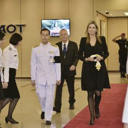 Máxima de Holanda a su llegada a Bangkok para el funeral de Bhumibol de Tailandia