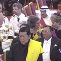 La Reina Sofía y Matilde de Bélgica hablando en el funeral de Bhumibol de Tailandia