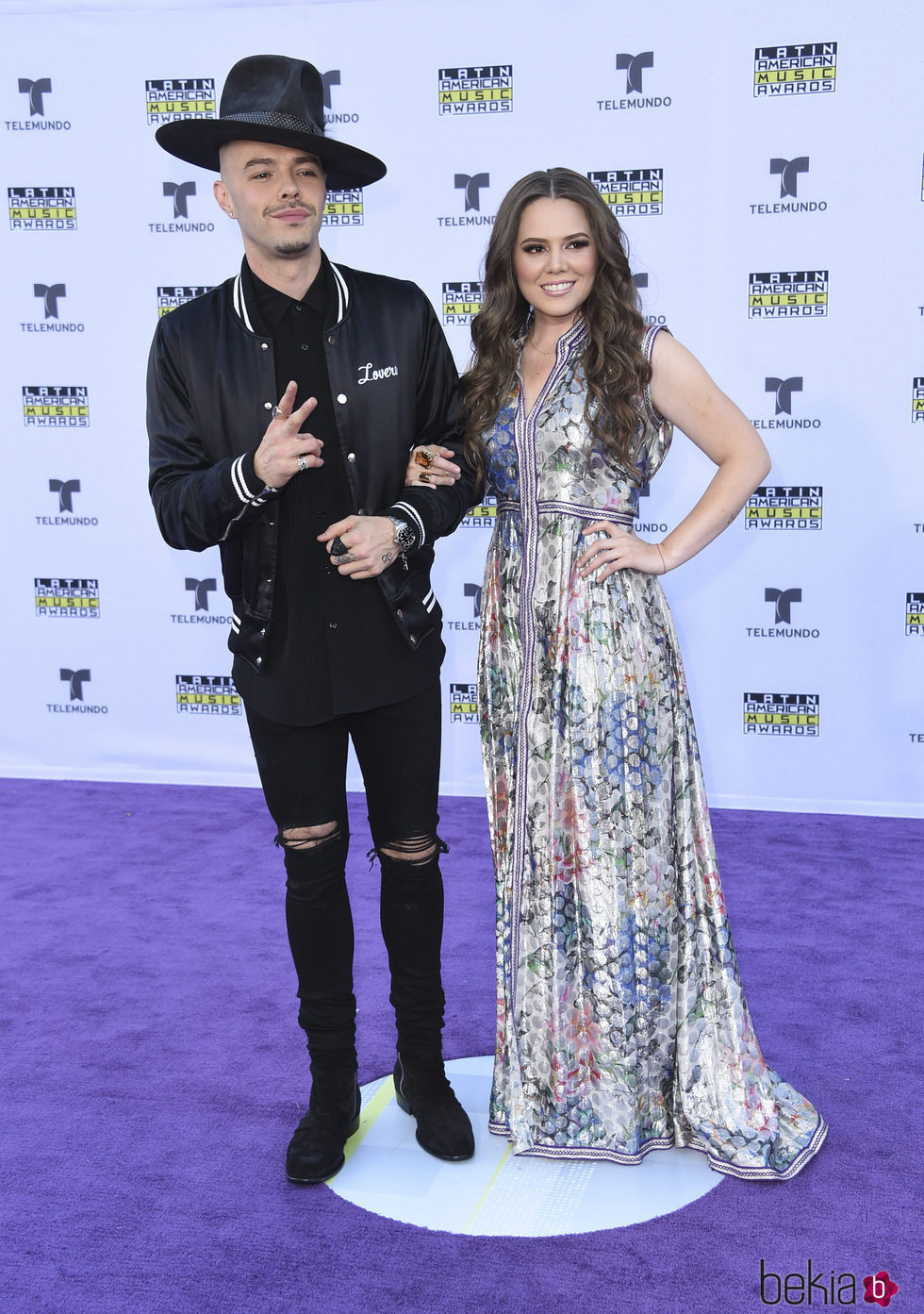 Jesse & Joy en la alfombra roja en los Latin American Music Awards 2017