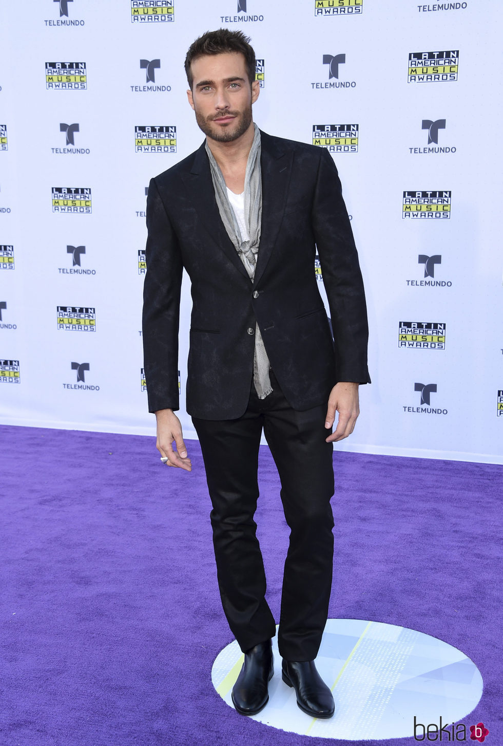 Rodrigo Guirao en la alfombra roja en los Latin American Music Awards 2017
