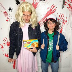 Sarah Hyland y Wells Adams en Halloween 2017