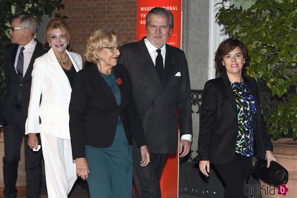 Tita Cervera, Íñigo Méndez de Vigo, Manuela Carmena y Soraya Sáenz de Santamaría en el 25 aniversario del Museo Thyssen