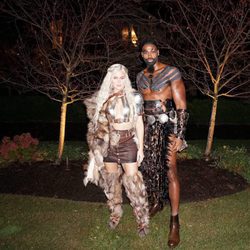 Khloé Kardashian y Tristan Thompson en Halloween 2017