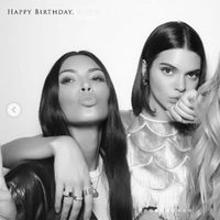 Kim Kardashian, Kendall Jenner y Khloé Kardashian en el cumpleaños de Jenner